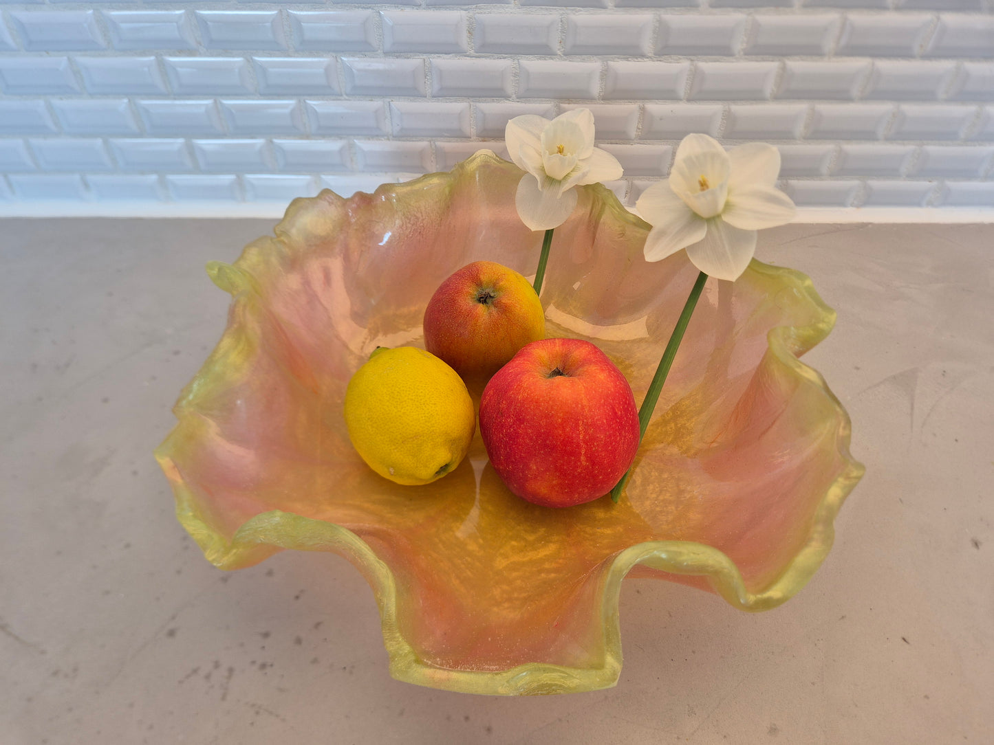 Skål pastel grøn-rød- gul nillikeform